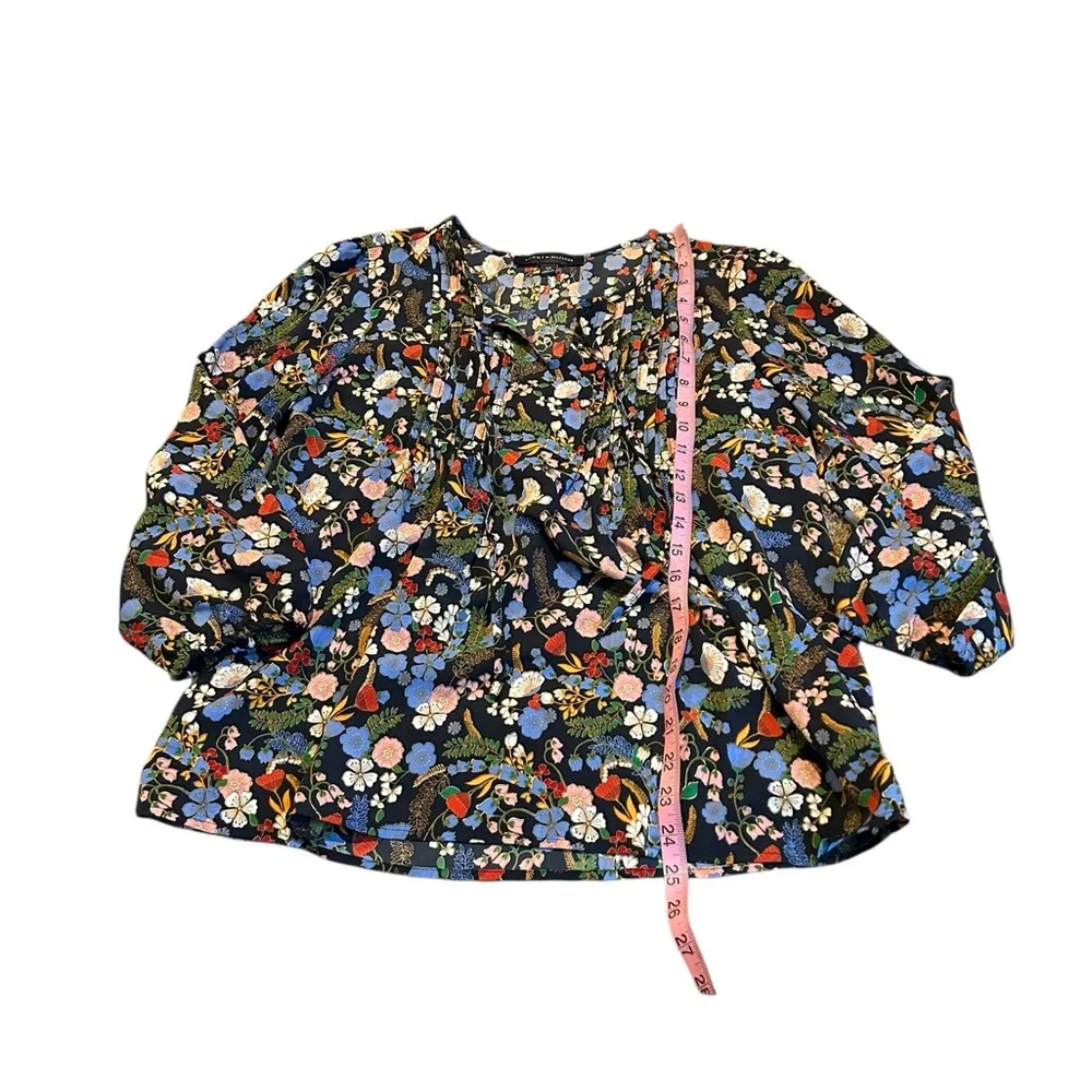 3/$15 TOMMY HILFIGER floral Pintuck blouse